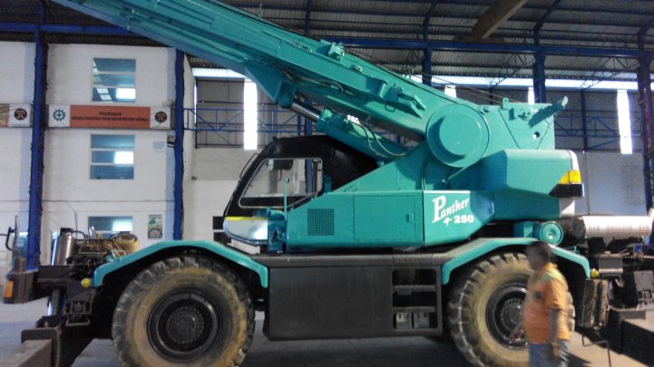 rafter-crane-25-ton-kobelco